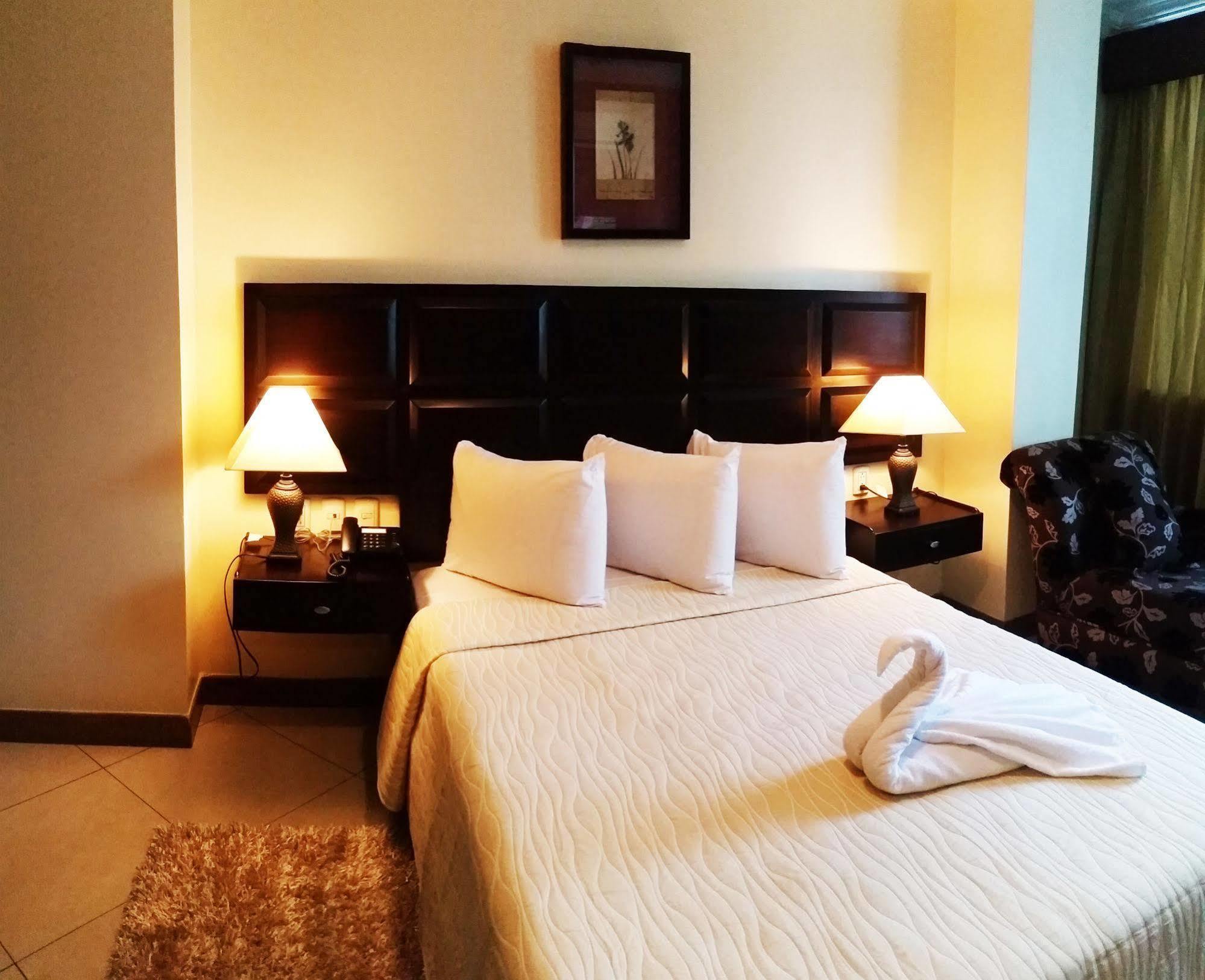 Atlantic Blue Hotel Гуаякуил Екстериор снимка